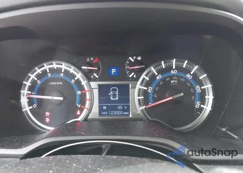 2018 Toyota 4Runner Sr5 Premium z USA, uszkodzony, nr VIN JTEZU5JR2J5175663